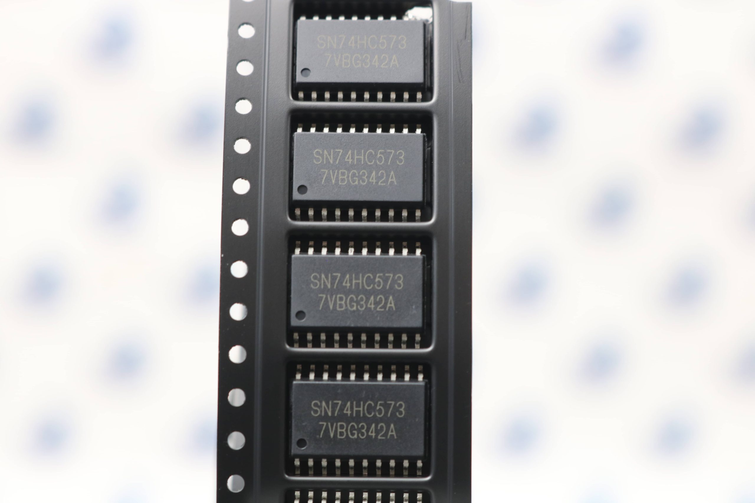 قیمت آی سی 74HC573 پکیج SMD خرید آی سی 74HC573 پکیج SMD